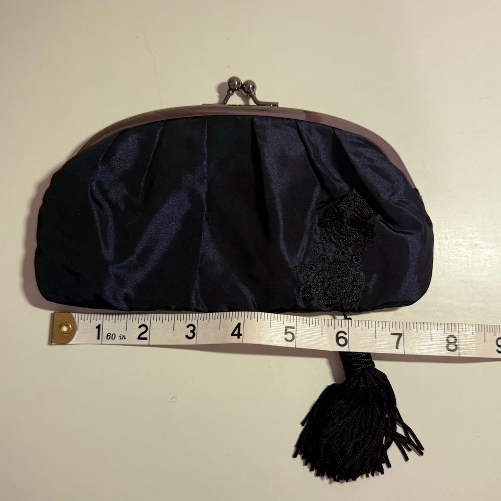 VINTAGE ELEGANT NAVY/BLACK CLUTCH WITH EMBROIDERED FLOWERS & TASSEL - Picture 9 of 9